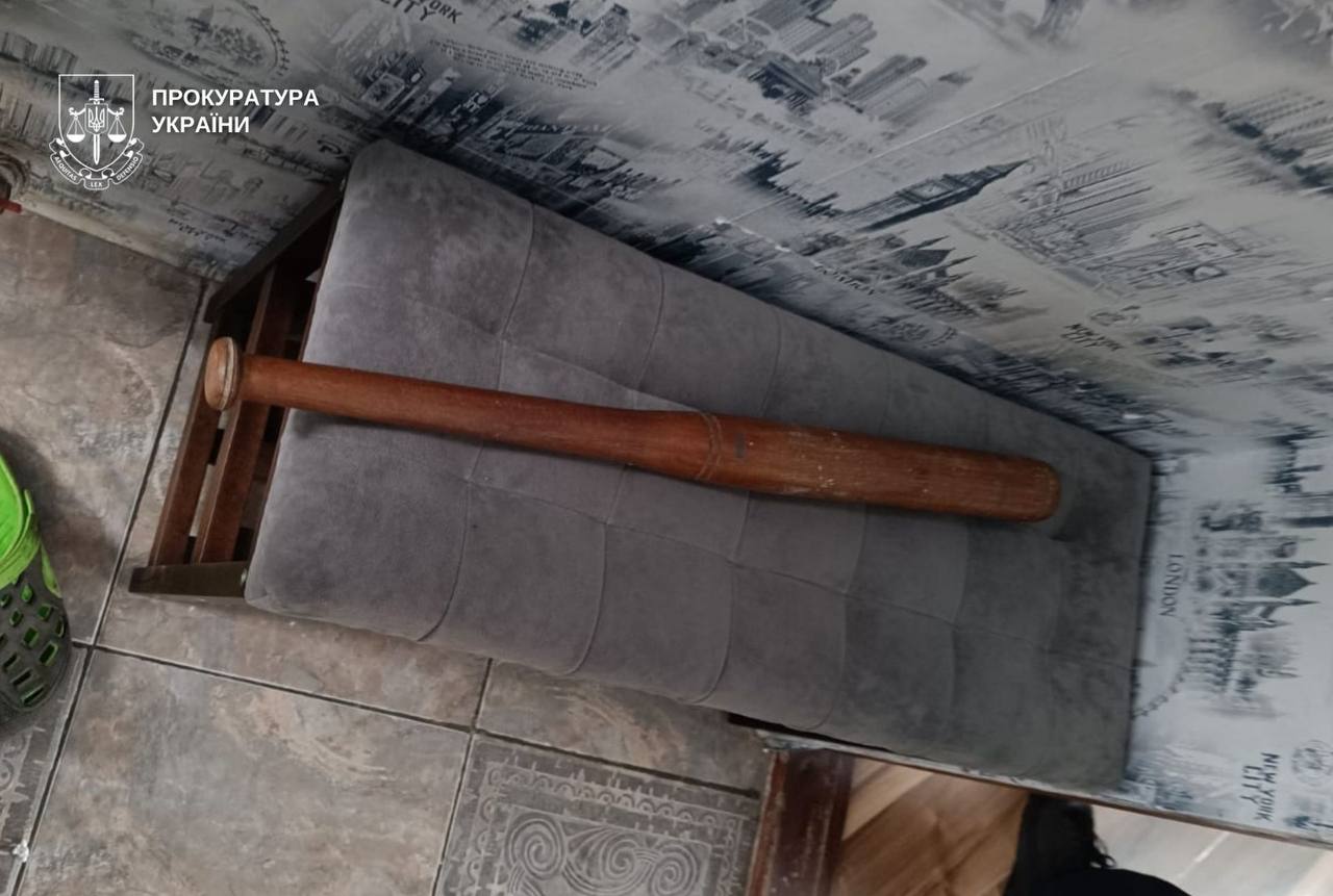 У Дніпрі батьки-вихователі жорстоко катували шістьох дітей