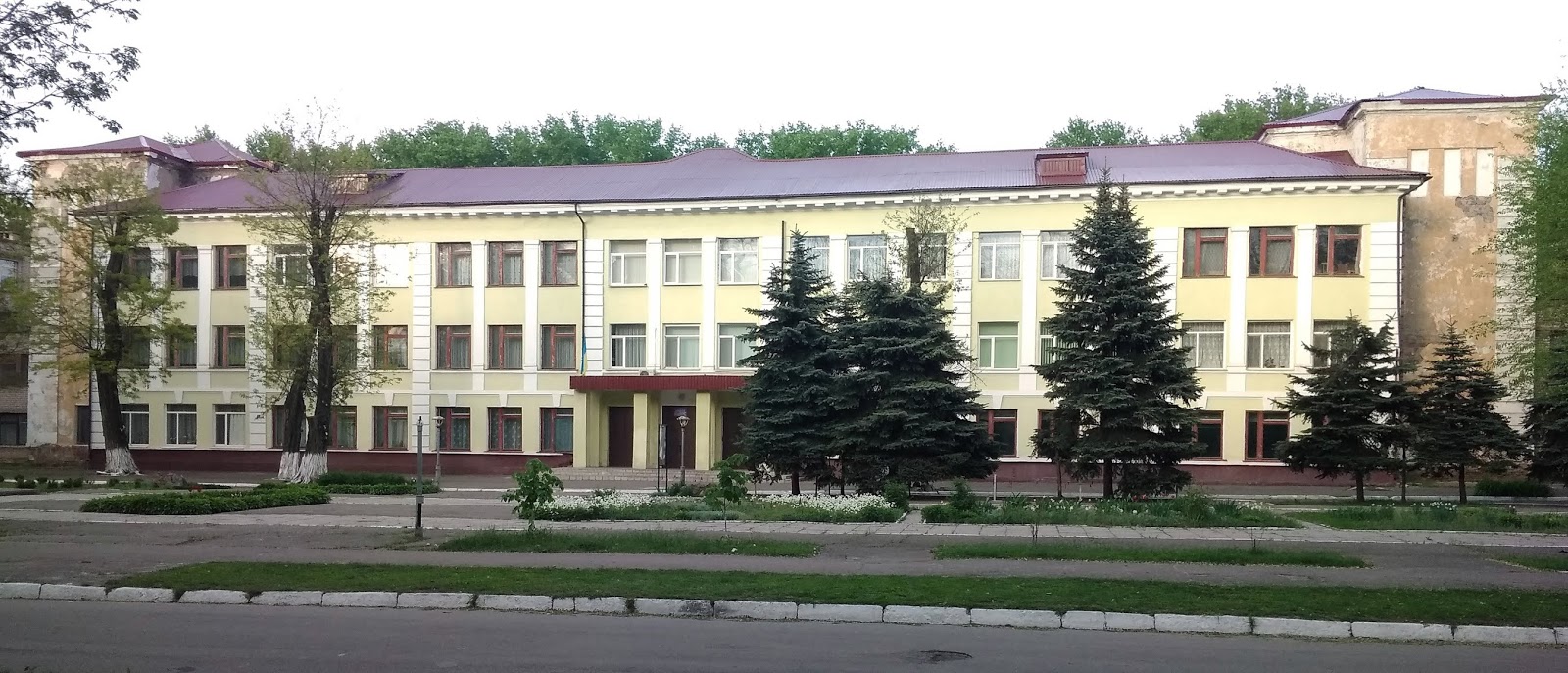 Двічі найбільша: з історії першої школи кам’янського Соцміста