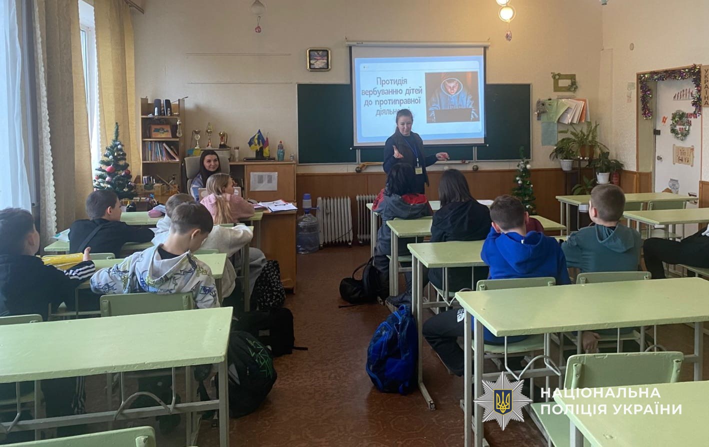 У Кам’янському поліцейські пояснювали школярам, як розпізнати вербувальників