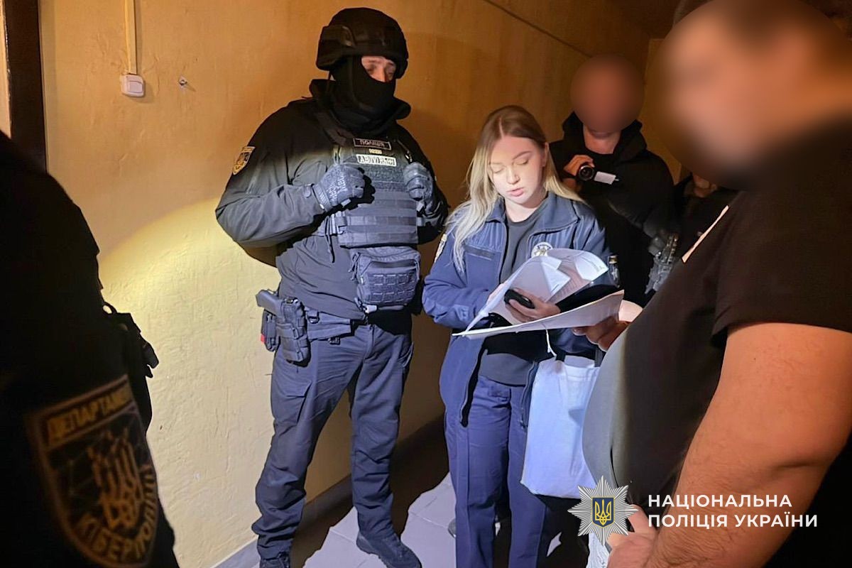 Крадіжки банківських даних під виглядом зборів на ЗСУ: слідчі Дніпра викрили розробника фішингових ресурсів