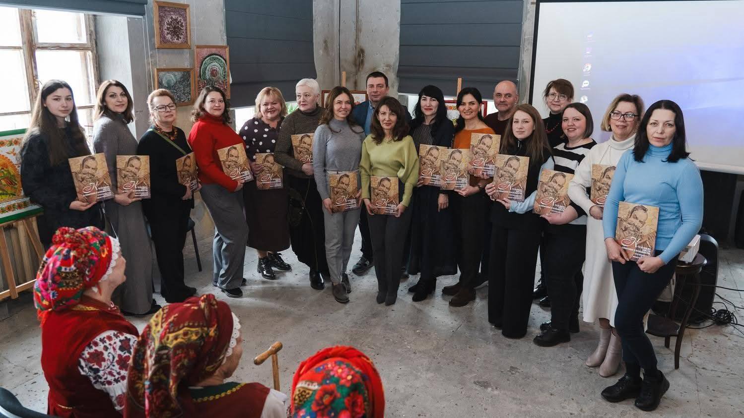 Каменской музыкальный колледж пополнился ценным изданием о казацких песнях Днепропетровщины