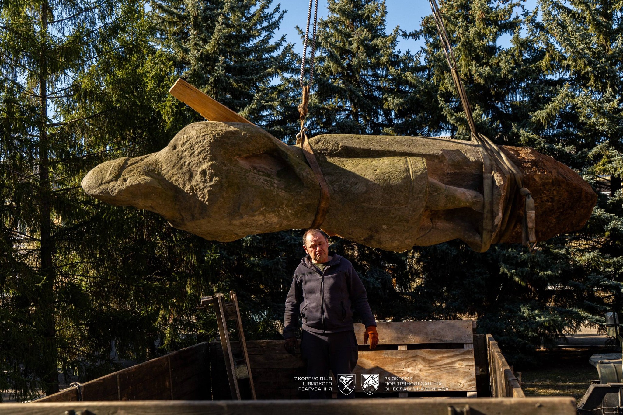 Історія в безпеці: з прифронтових територій Дніпропетровщини евакуювали усіх кам’яних баб