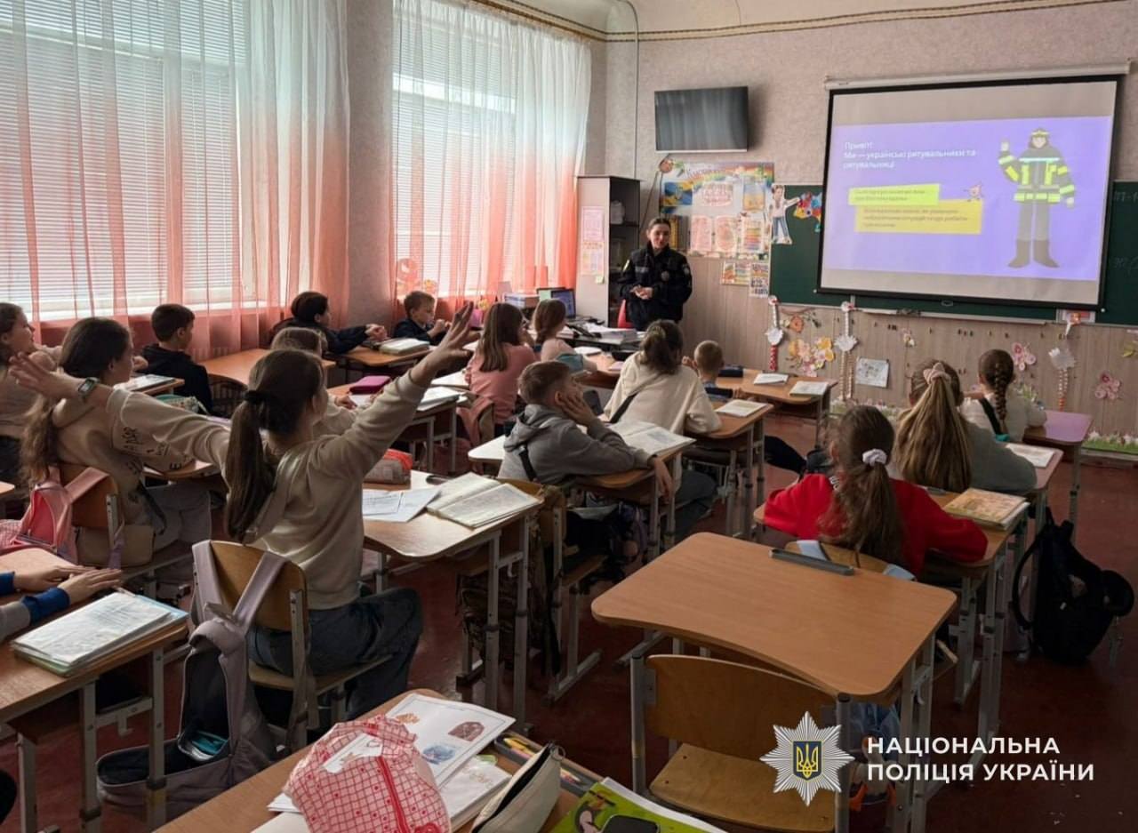 Напередодні весняних канікул поліцейські Кам’янського провели тиждень безпеки для школярів