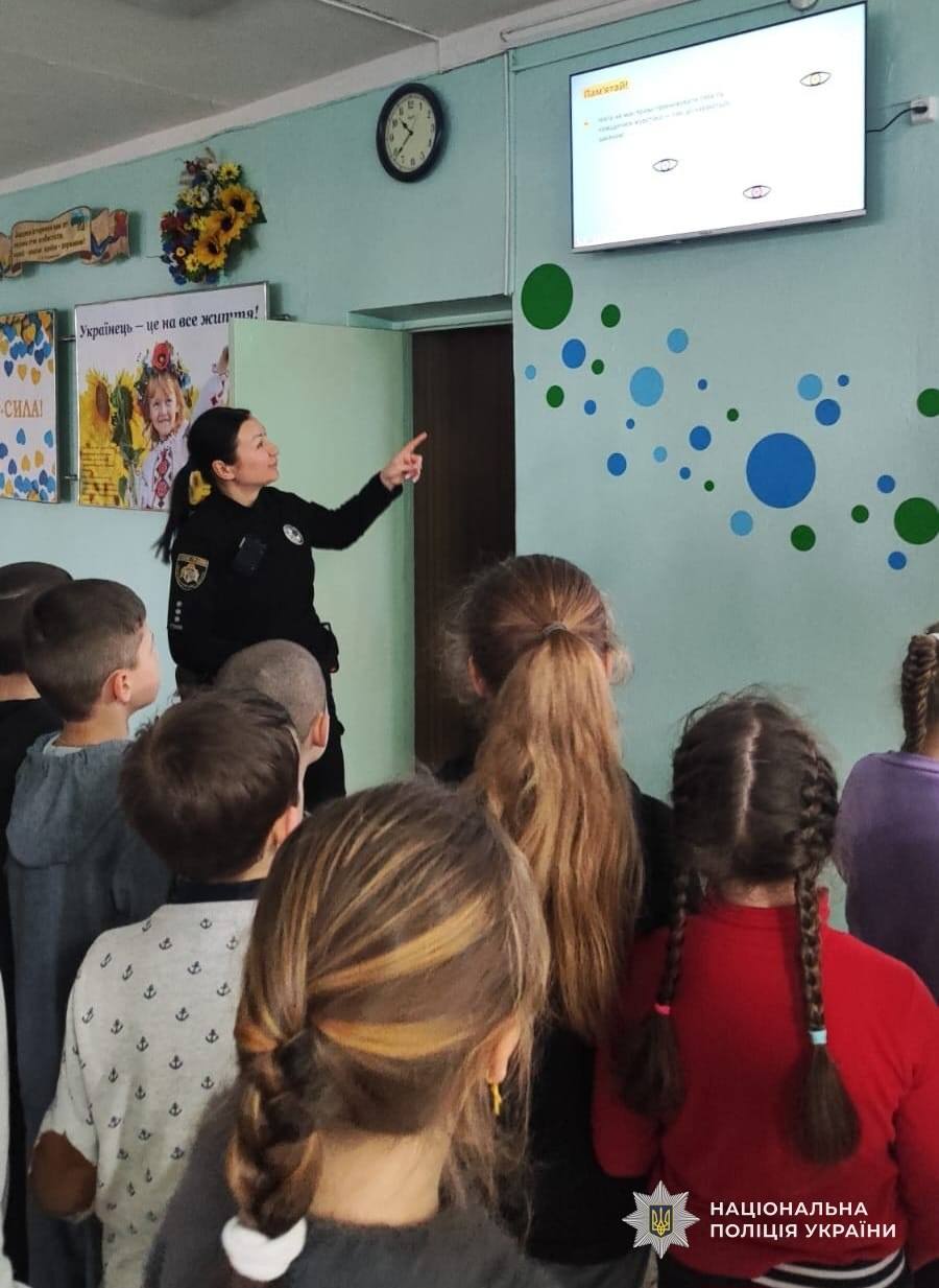 Напередодні весняних канікул поліцейські Кам’янського провели тиждень безпеки для школярів