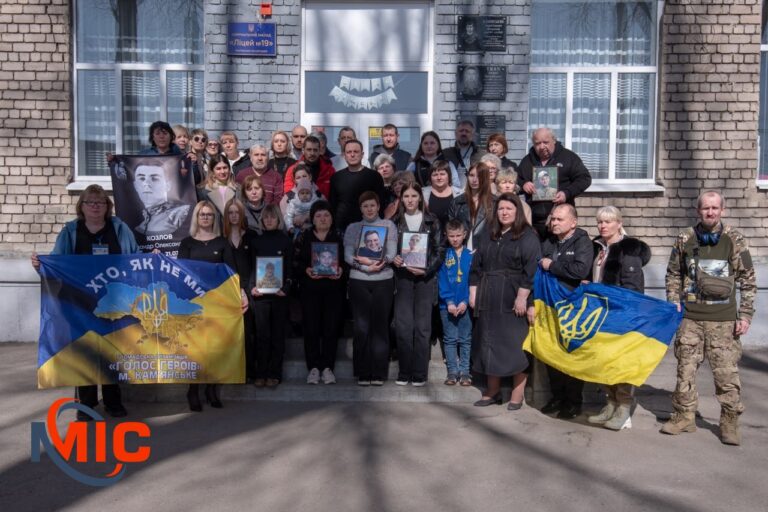 У Ліцеї № 19 відкрили "Стіну пам’яті", присвячену випускникам закладу, які загинули, захищаючи Україну