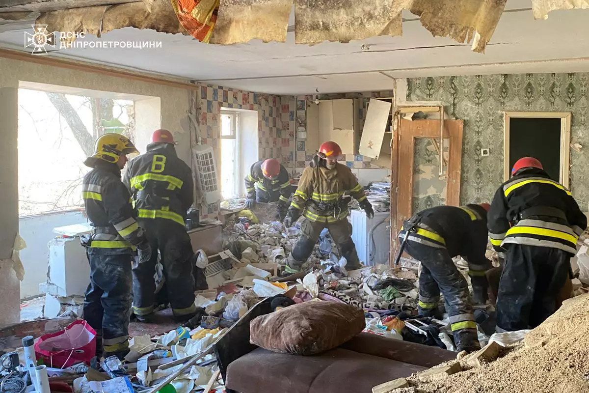 У Кам’янському районі стався вибух у п’ятиповерхівці, надзвичайники врятували трьох людей