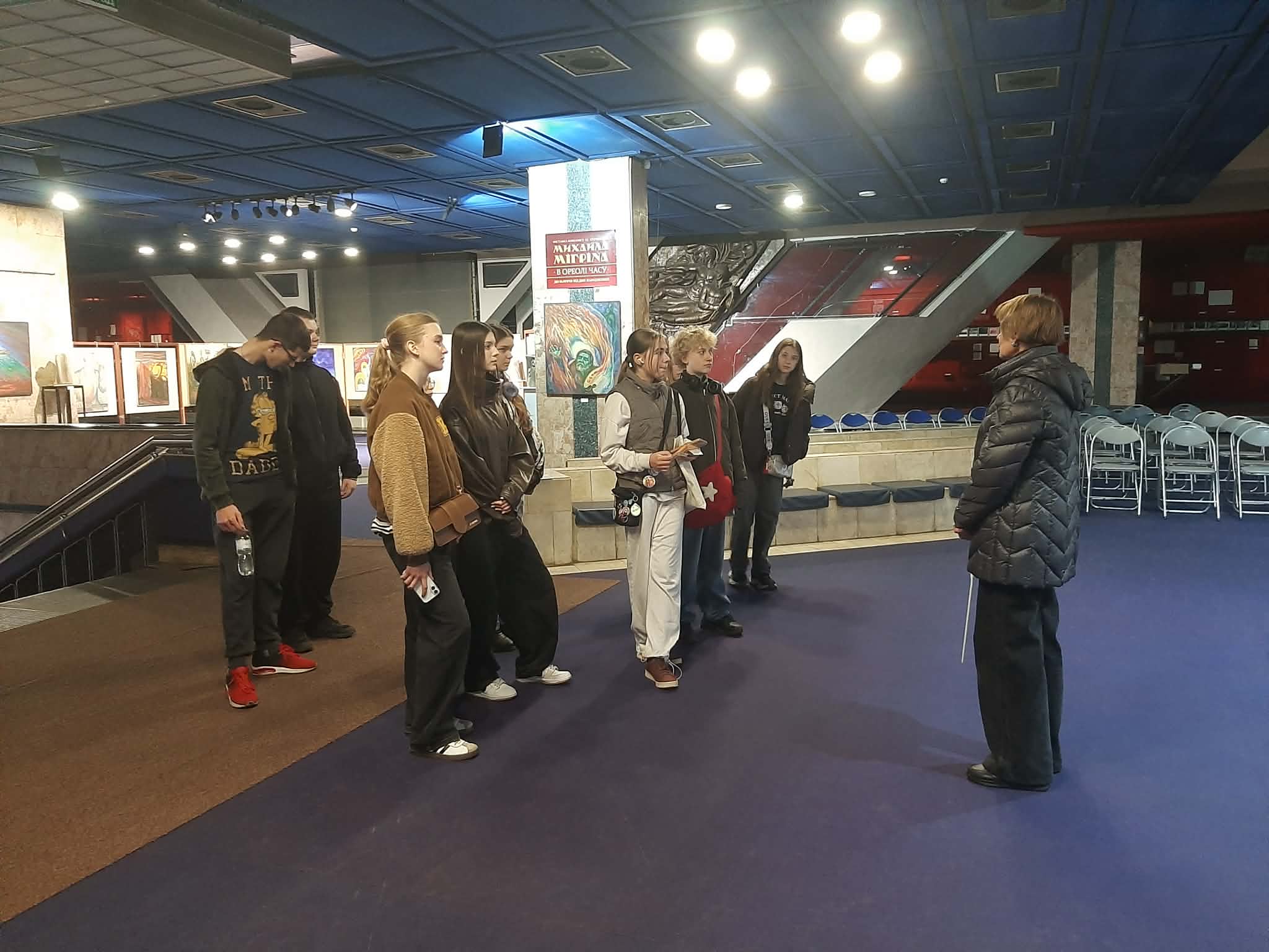 Юные художники Каменского совершили путешествие в мир искусства