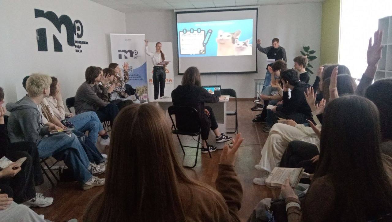 Студенты университета Каменского встретились с будущими абитуриентами