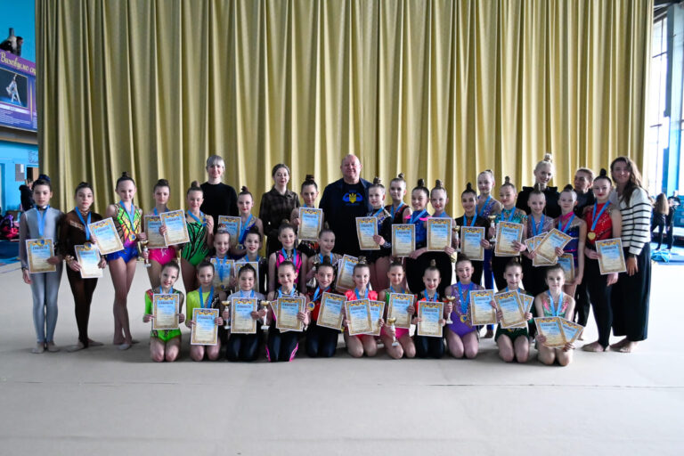 Грація та майстерність: у Кам’янському визначили кращих гімнасток міста