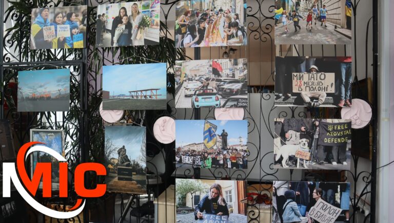 "Життя, розділене війною": у Кам’янському відкрилася вражаюча фотовиставка про трагедію та незламність Маріуполя