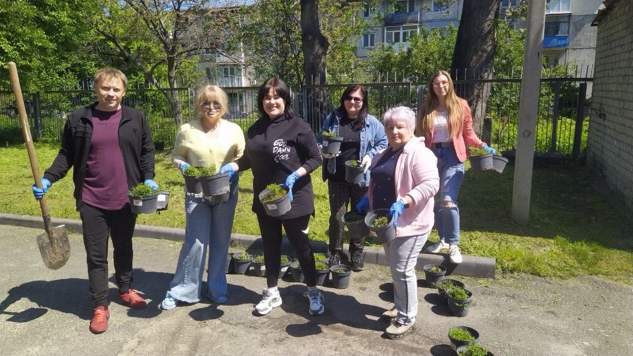 На подвір’ї художньої школи Кам’янського провели масштабне озеленення
