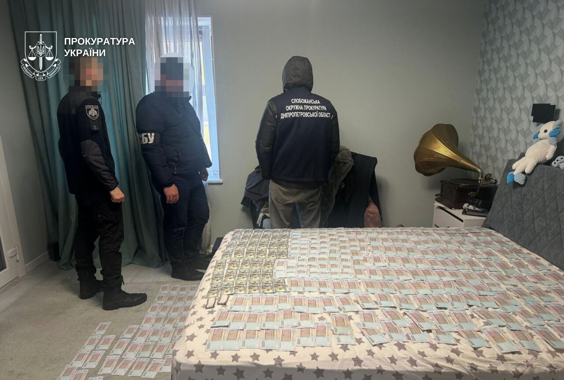 На Днепропетровщине депутат незаконно торговал местами на кладбище