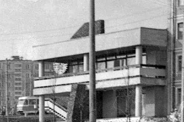 История Каменского в фотографиях: кафе "Снежок" – салон "Ромашка"