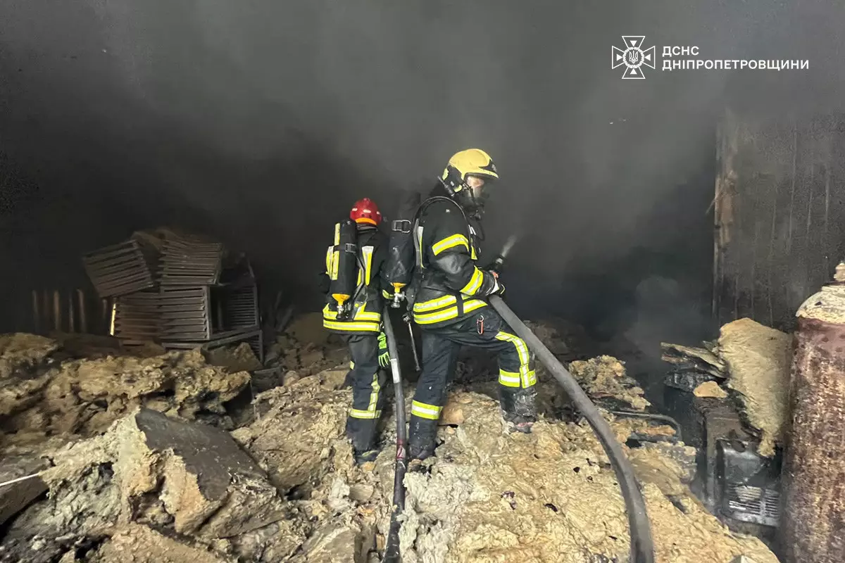 У Кам’янському сталася масштабна пожежа в складській будівлі