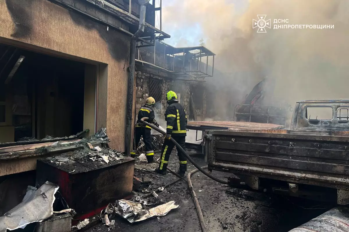 У Кам’янському сталася масштабна пожежа в складській будівлі