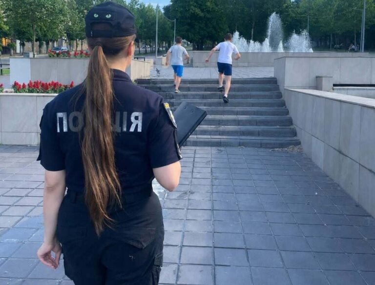 Поліція Кам’янського закликає батьків контролювати дозвілля дітей біля фонтанів