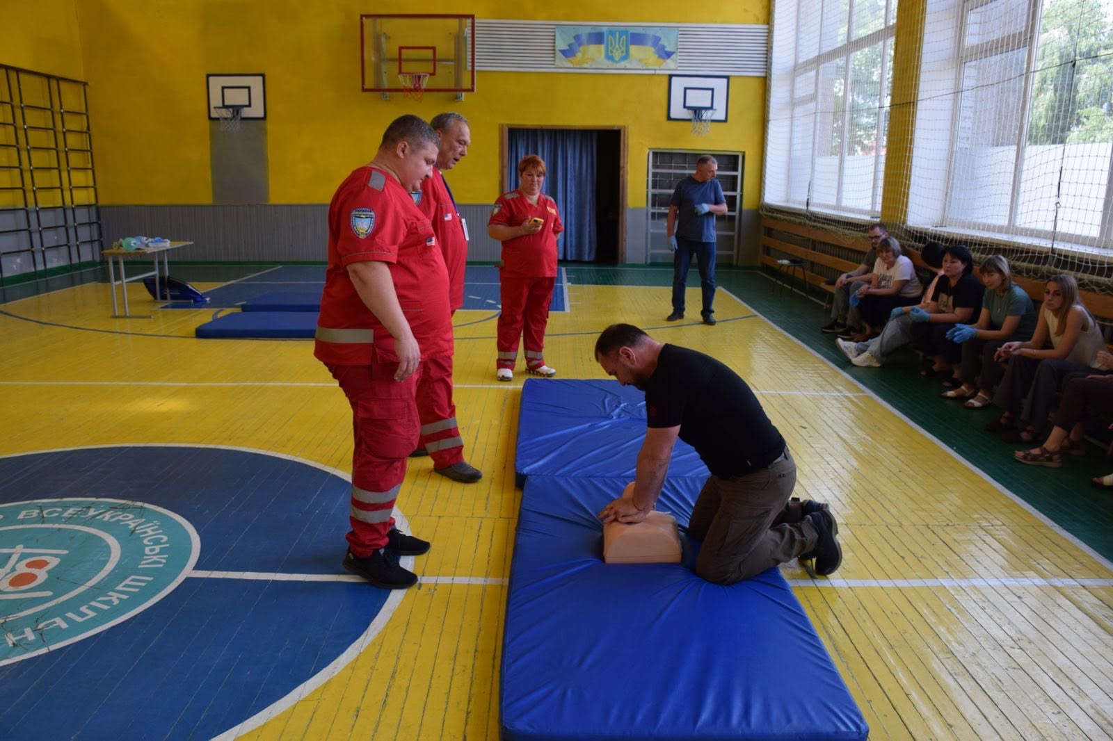 Парамедики Кам’янського району вчили посадовців надавати екстрену допомогу