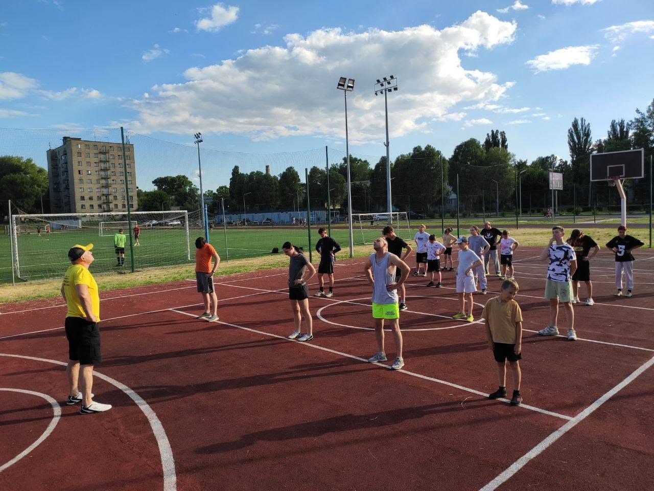 На відкритих локаціях міста тривають заняття за програмою міського голови “Кам’янчанам – кам’яні м’язи!”