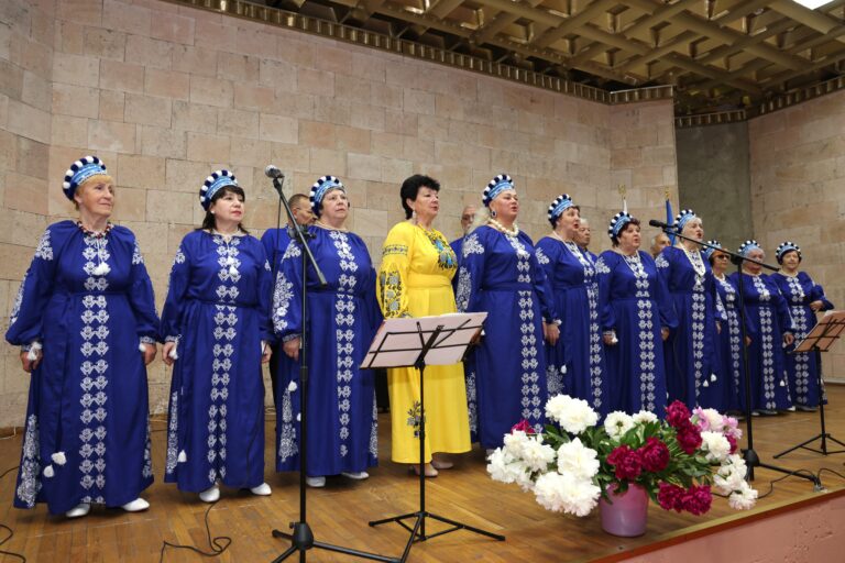 Фирменная металлургическая закалка: пенсионеры Каметстали держат творческую и волонтерскую высоту