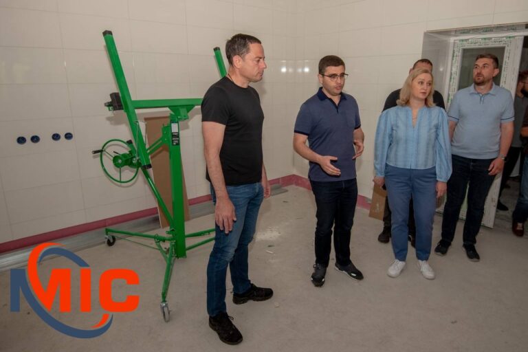 Тривають активні ремонтні роботи з відновлення пологового будинку
