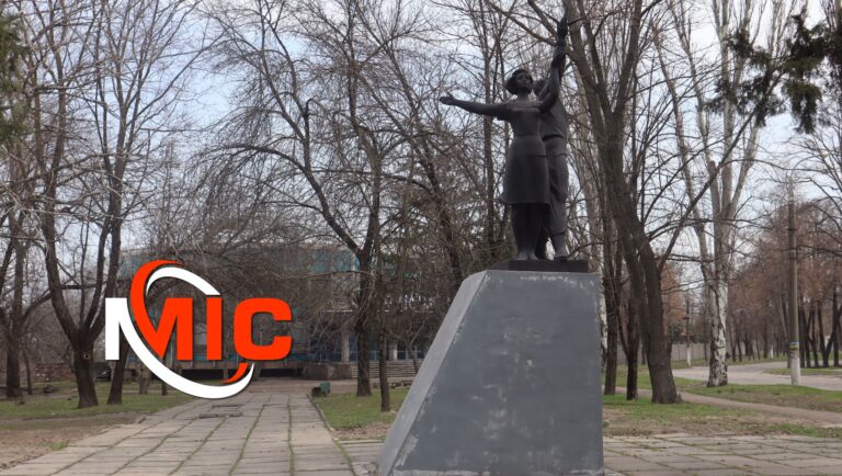Застигла історія Кам’янського: як вулична скульптура формувала обличчя міста