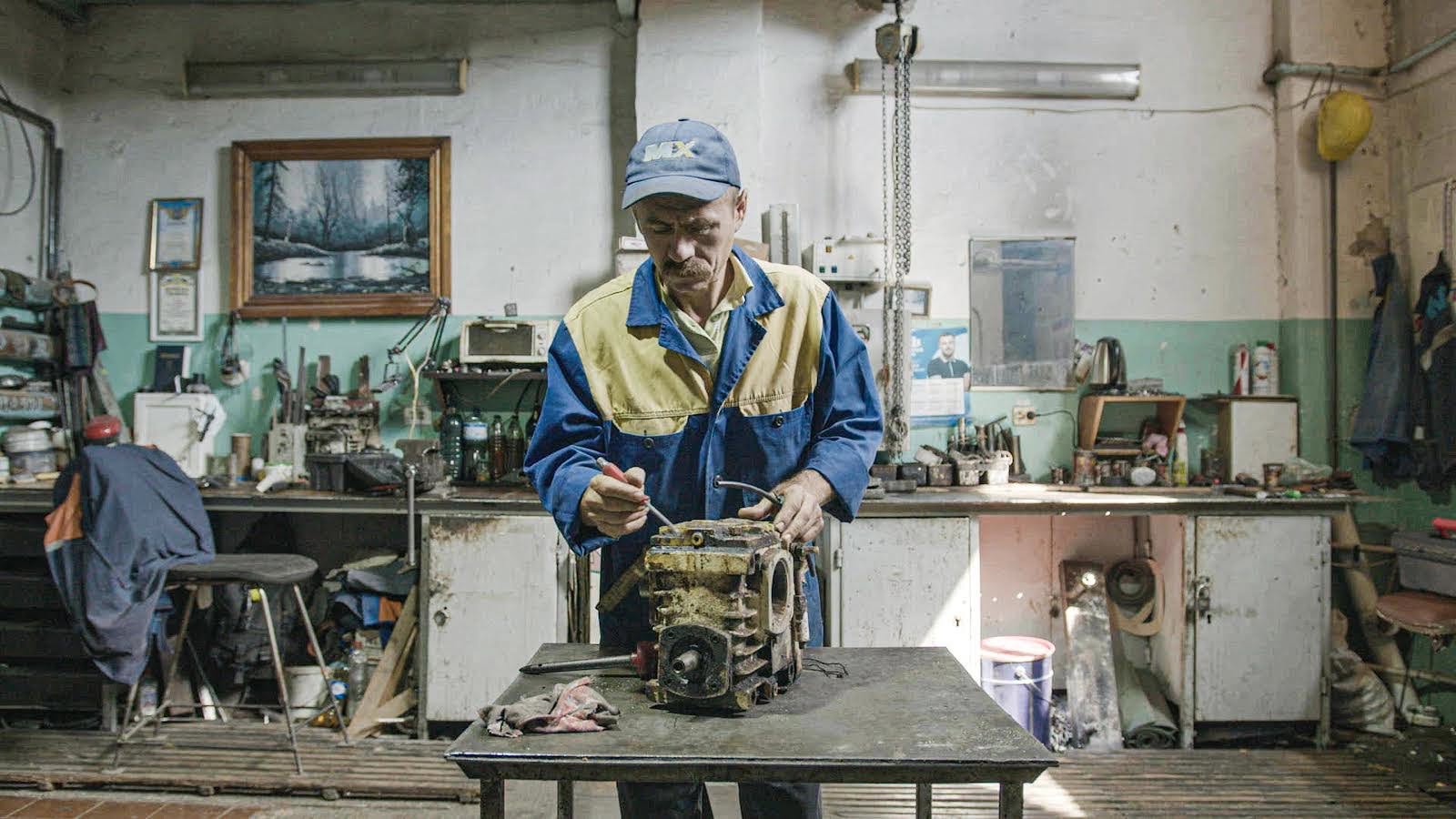 У бібліотеці Кам’янського переглянули документальний фільм про воєнне сьогодення