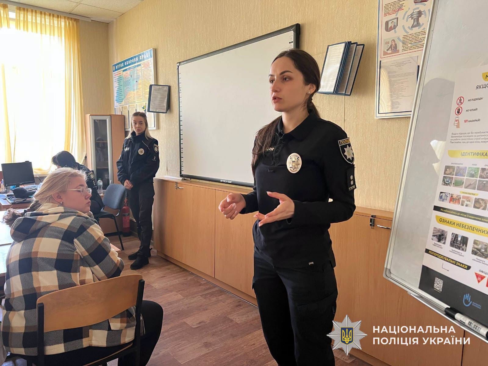 Відповідальність, людяність та бажання допомогти: будні ювенальної поліцейської Кам’янського