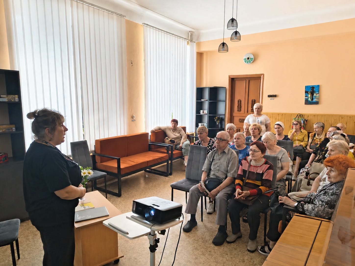 У бібліотеці Кам’янського переглянули документальний фільм про воєнне сьогодення
