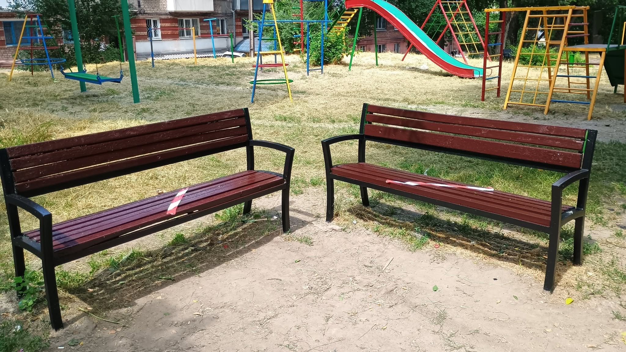 У Кам’янському впорядковують квітники та дитячі майданчики