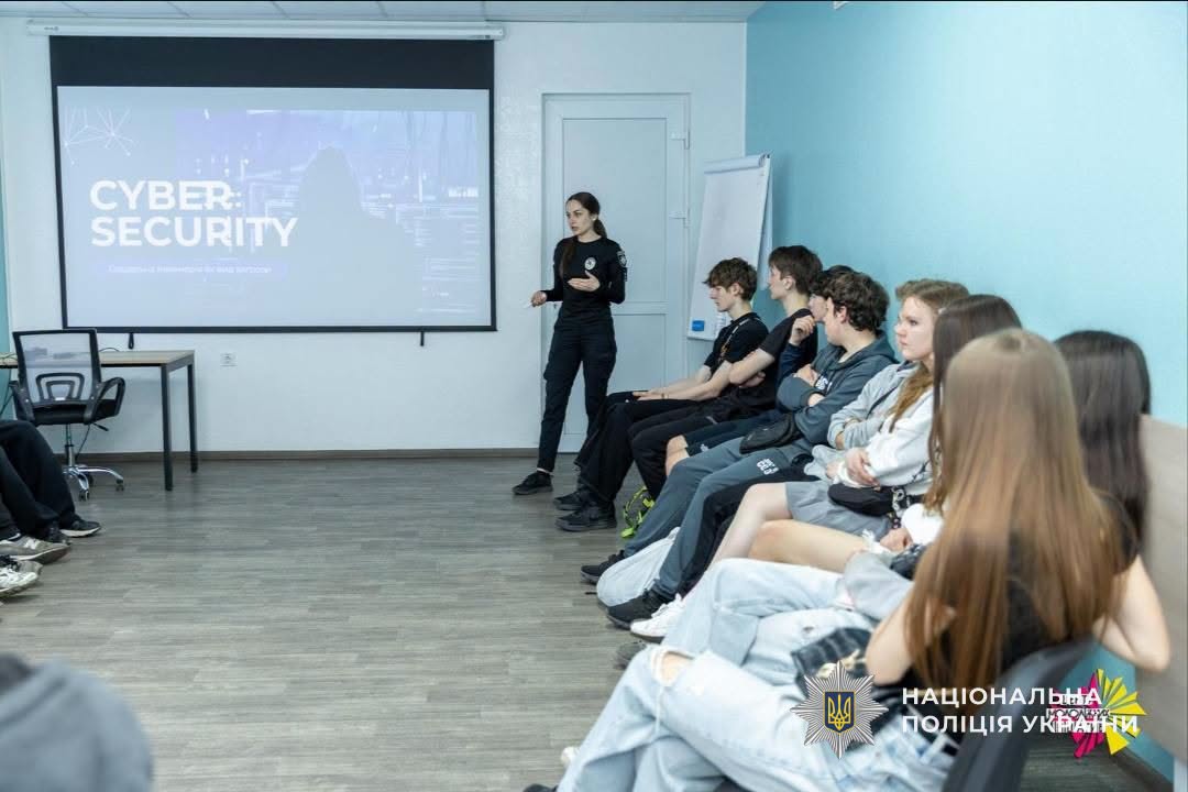 Відповідальність, людяність та бажання допомогти: будні ювенальної поліцейської Кам’янського