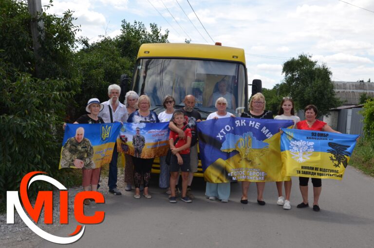 Доторкнутися до історії боротьби: кам’янська організація "Голос Героїв" відвідала унікальний музей війни у Павлограді