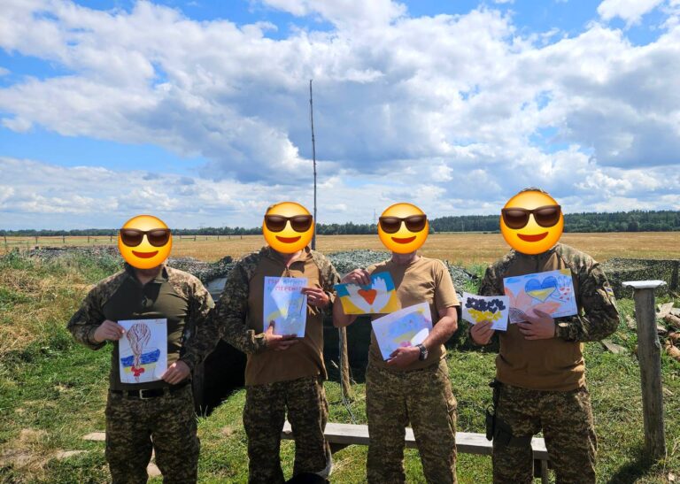 Дитячі малюнки для захисників: у Кам’янському відбулася чергова зворушлива акція підтримки