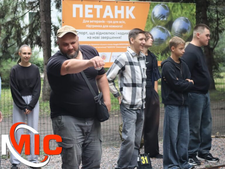 Азарт, точність та щирий діалог: у Кам’янському молодь опановувала петанк разом із ветеранами