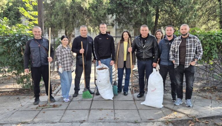 У Кам’янському працівники КП "Благоустрій" долучилися до Всесвітнього дня прибирання