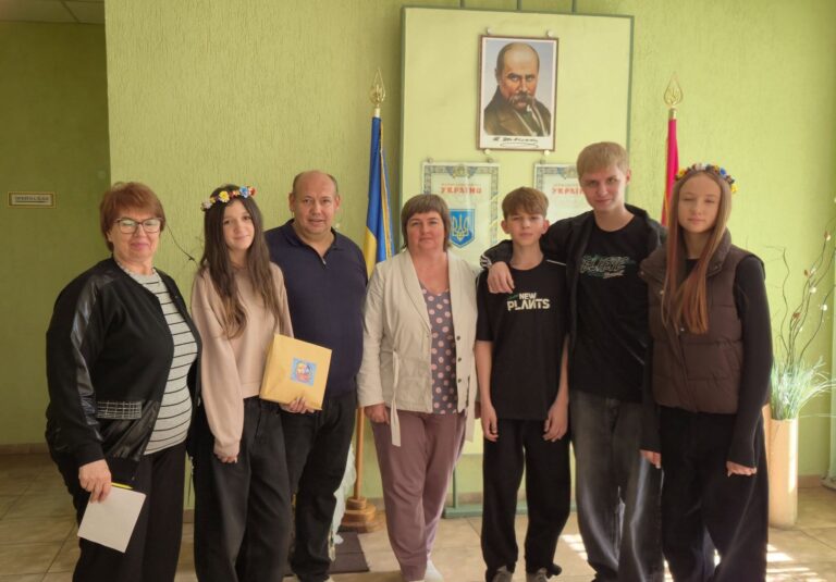 Козацький гарт Кам’янського: учні Гімназії № 24 долучилися до збору на авто для ЗСУ