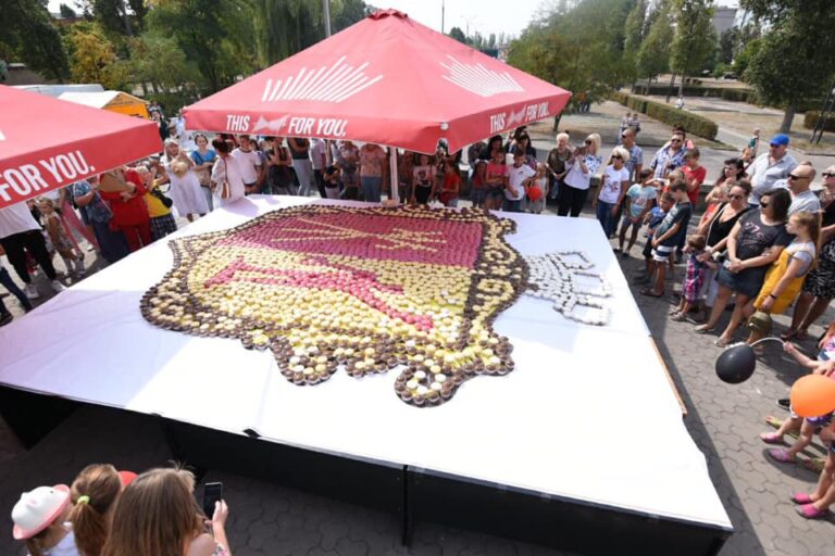 Солодкий рекорд і нове кіно: як Кам’янське святкувало День міста у 2019 році