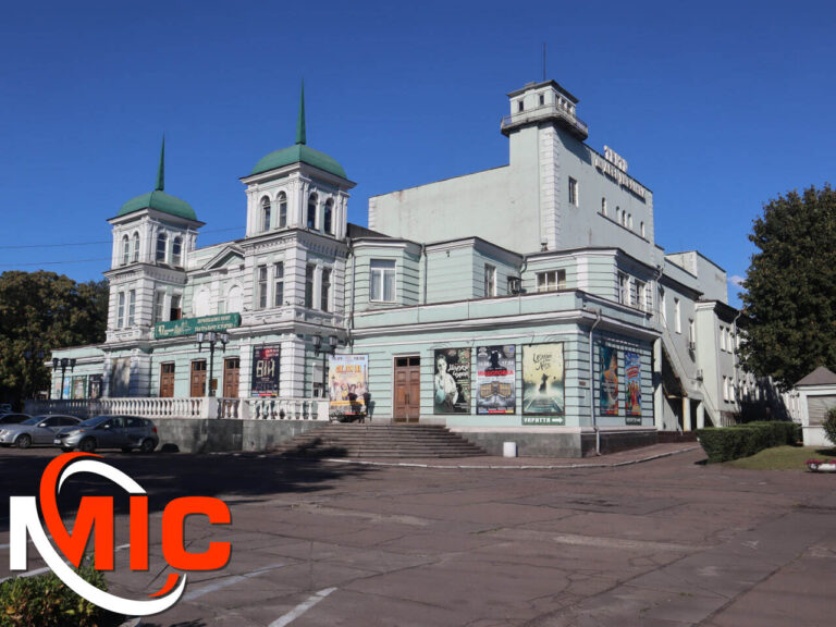 Магия первого звонка: в Каменском торжественно открыли 47-й театральный сезон