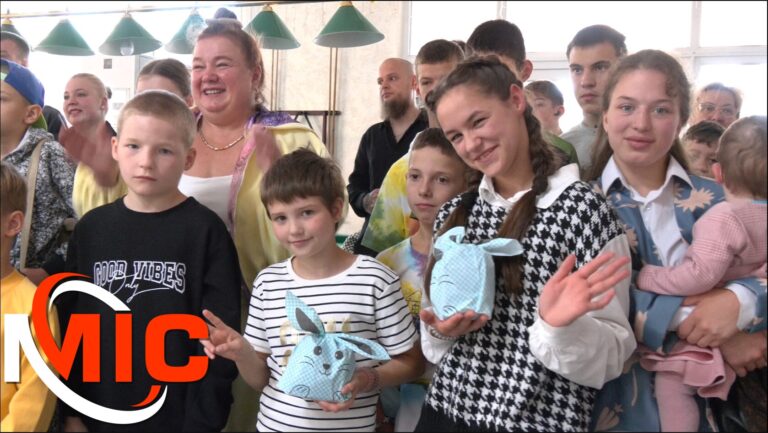 День відпочинку, кіно та смаколики: у кіноконцертному залі "МИР" влаштували свято для прийомних родин Кам‘янського