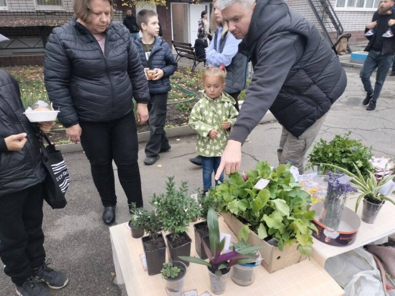 Ярмарок добра в Кам’янському: як екоцентр та дитсадок "Барвінок" об’єдналися заради ЗСУ