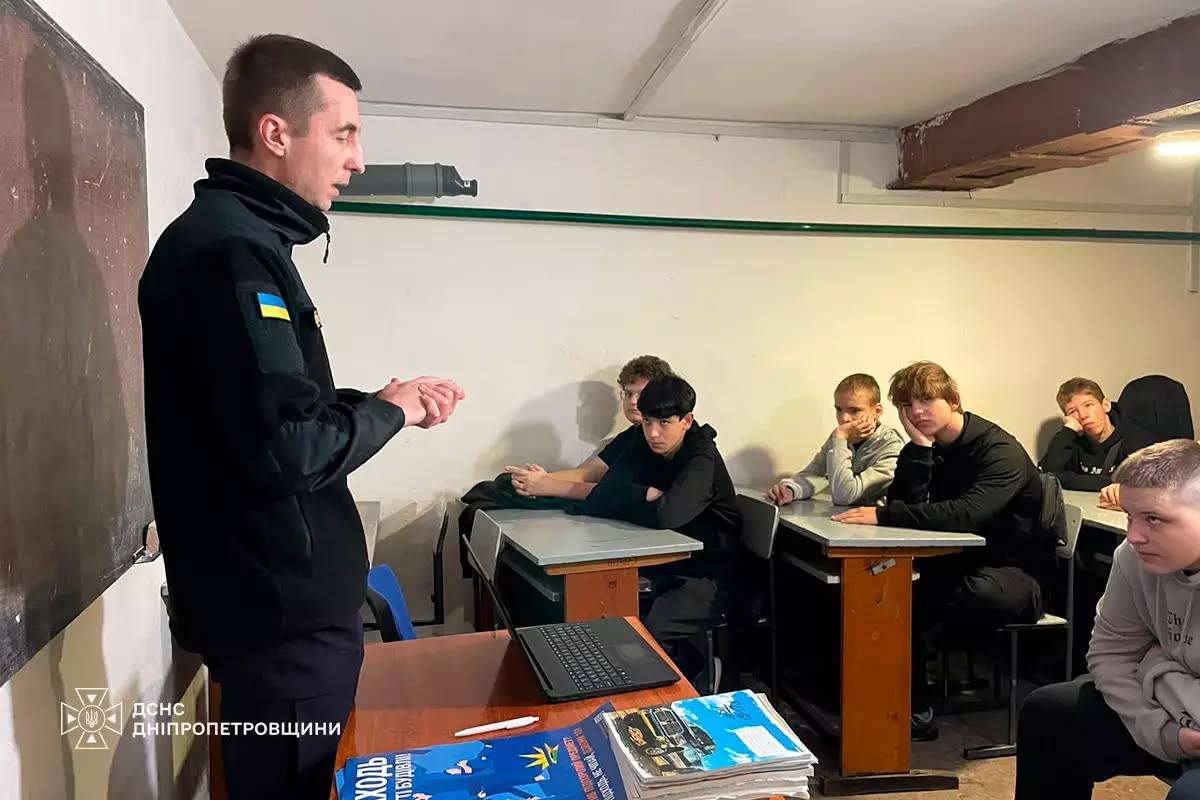 Рятувальники та поліція продовжують безпекові заняття для юних кам’янчан