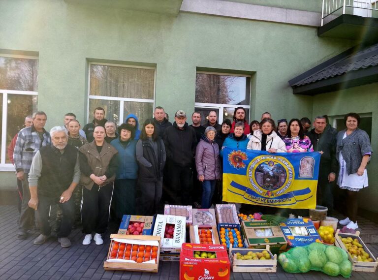 У Кам’янському пораненим військовим передали осінні дари та смаколики