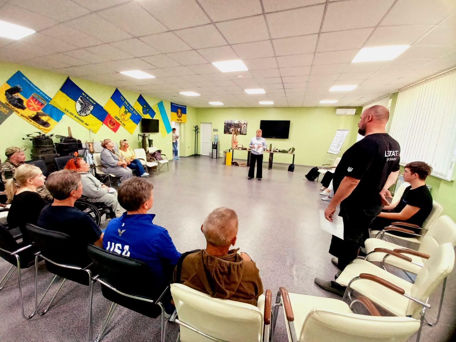 У Ветеранському просторі Кам’янського провели інформаційно-просвітницьку зустріч