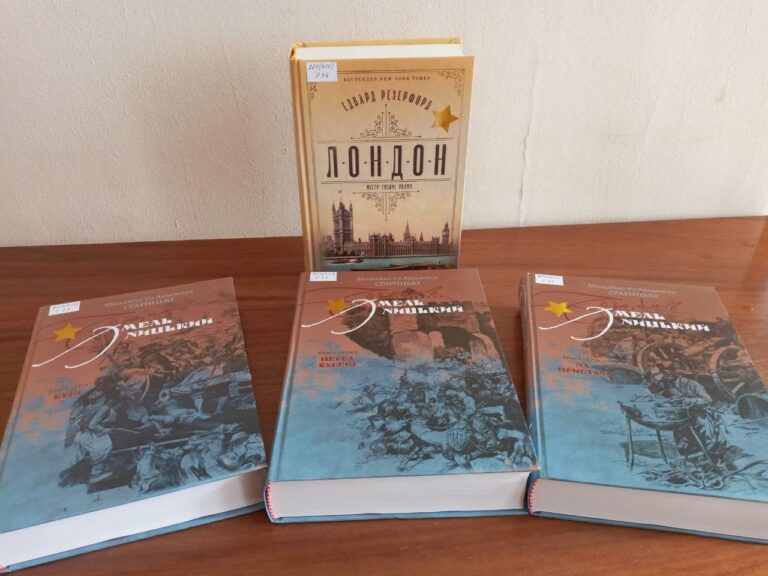 Кам’янська бібліотека завдяки дарувальникам поповнилася новими книгами