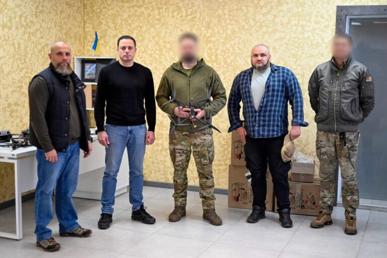 Громадська організація "Бджола" передала на фронт чергову партію FPV-дронів